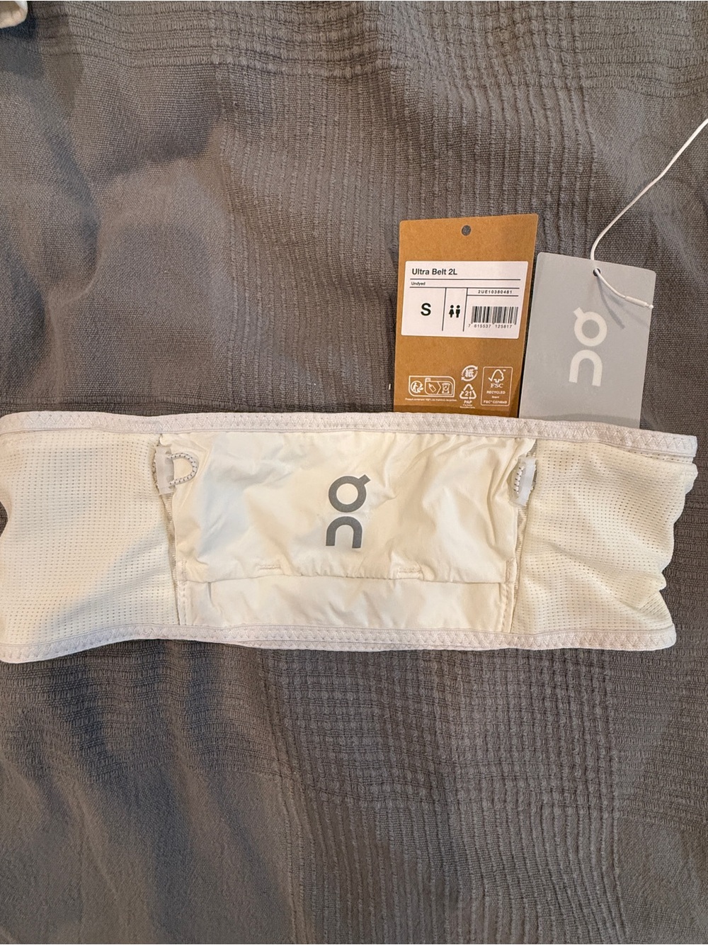 On Running White Ultra Belt 2L Running Waist Pack